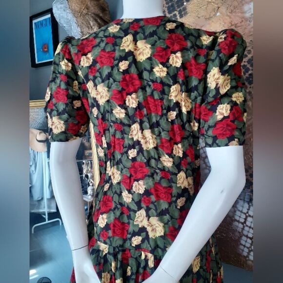 Vintage Dark Floral Button-Down Dress - Picture 4 of 16